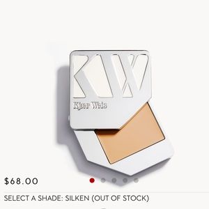 Kjaer Weis Creme Foundation in Silken